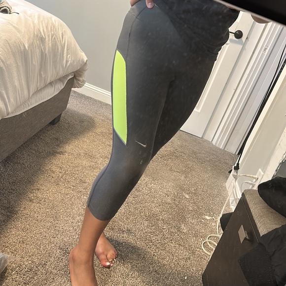 Nike cropped leggings - Picture 1 of 4